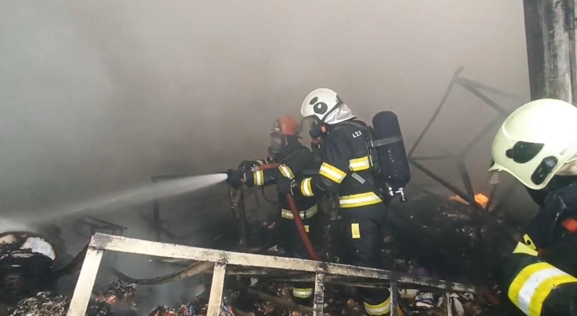 Bakıda baş vermiş yanğın söndürüldü - FOTOLAR (YENİLƏNİB)